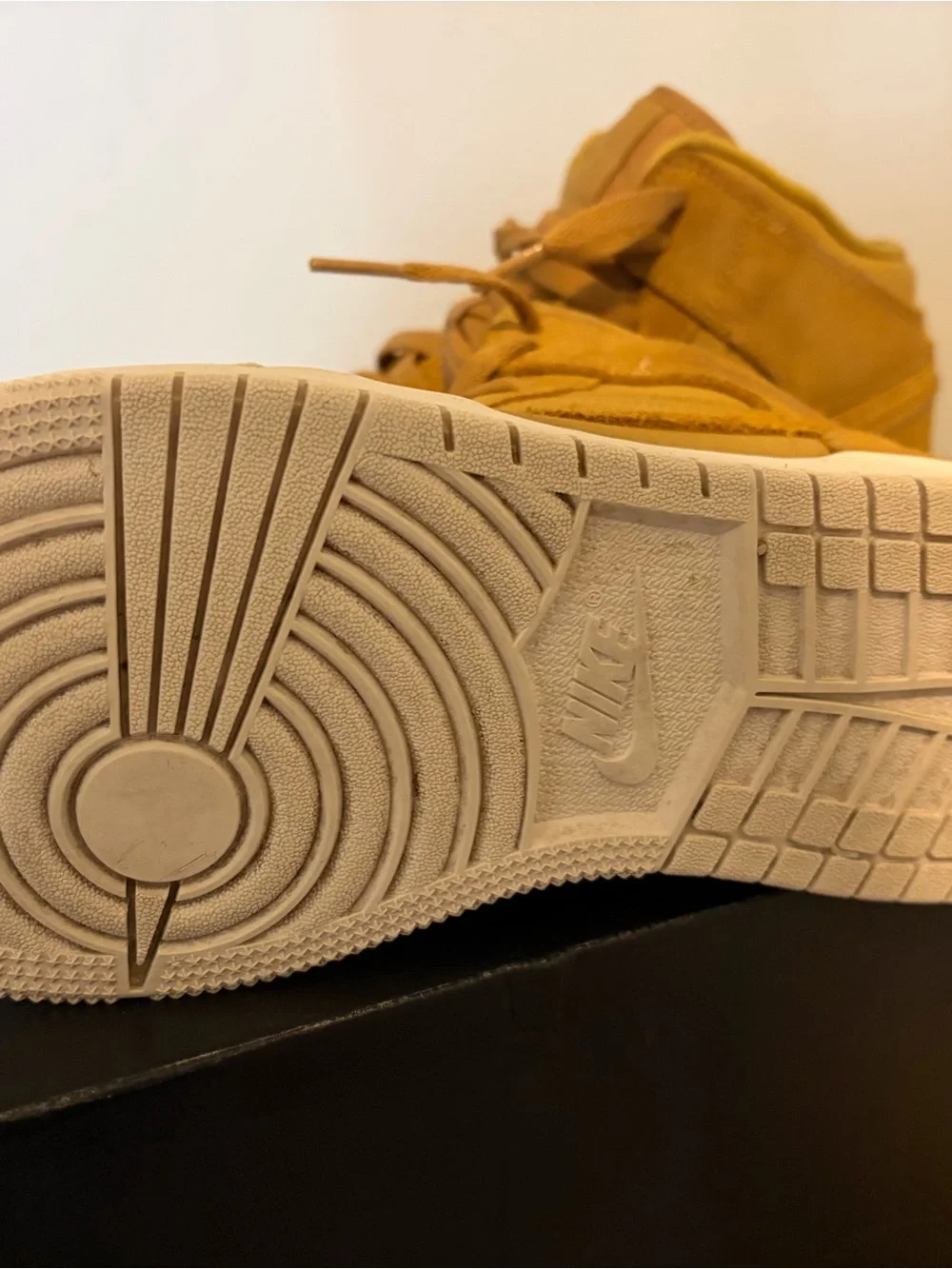 Jordan 1 Mid Wheat